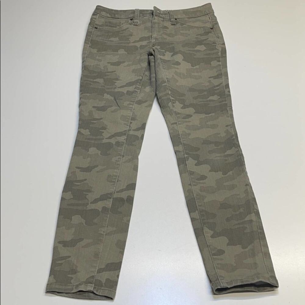 UNIVERSAL THREAD Women’s 25R Camouflage Jeans